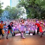 “Cantando con Adriana” arrancó miles de sonrisas en la plaza 9 de Julio “Cantando con Adriana” arrancó miles de sonrisas en la plaza 9 de Julio