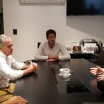 Integrantes de la Cooperativa de Provisión de Servicios para Vendedores de Juegos de Azar de Misiones Limitada reunidos con autoridades del Instituto Provincial de Lotería y Casinos