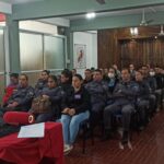 personal del Servicio Penitenciario presenciando la charla del curso.