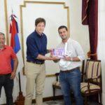 Héctor Decut hace entrega del Deporbono 6