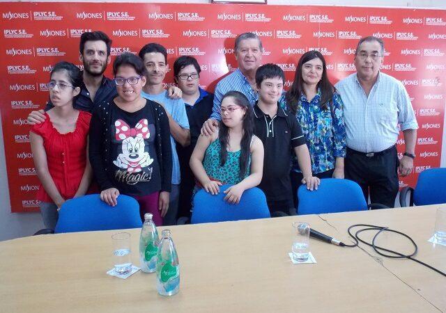 niños cantores junto a Torres y Segovia