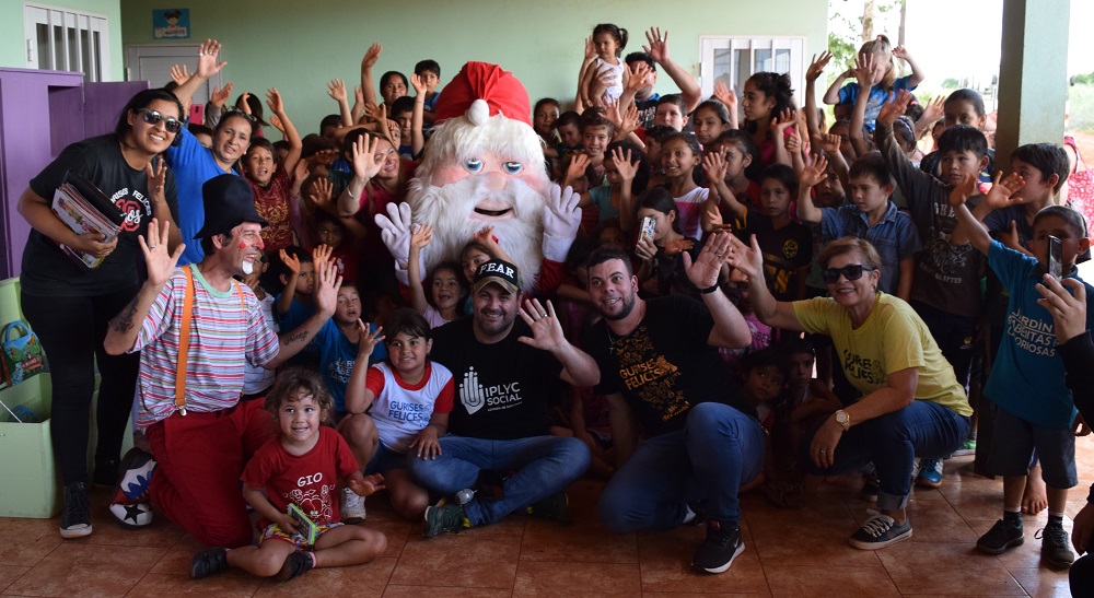 Actividades de Gurises Felices, en vísperas de un Nuevo Año.