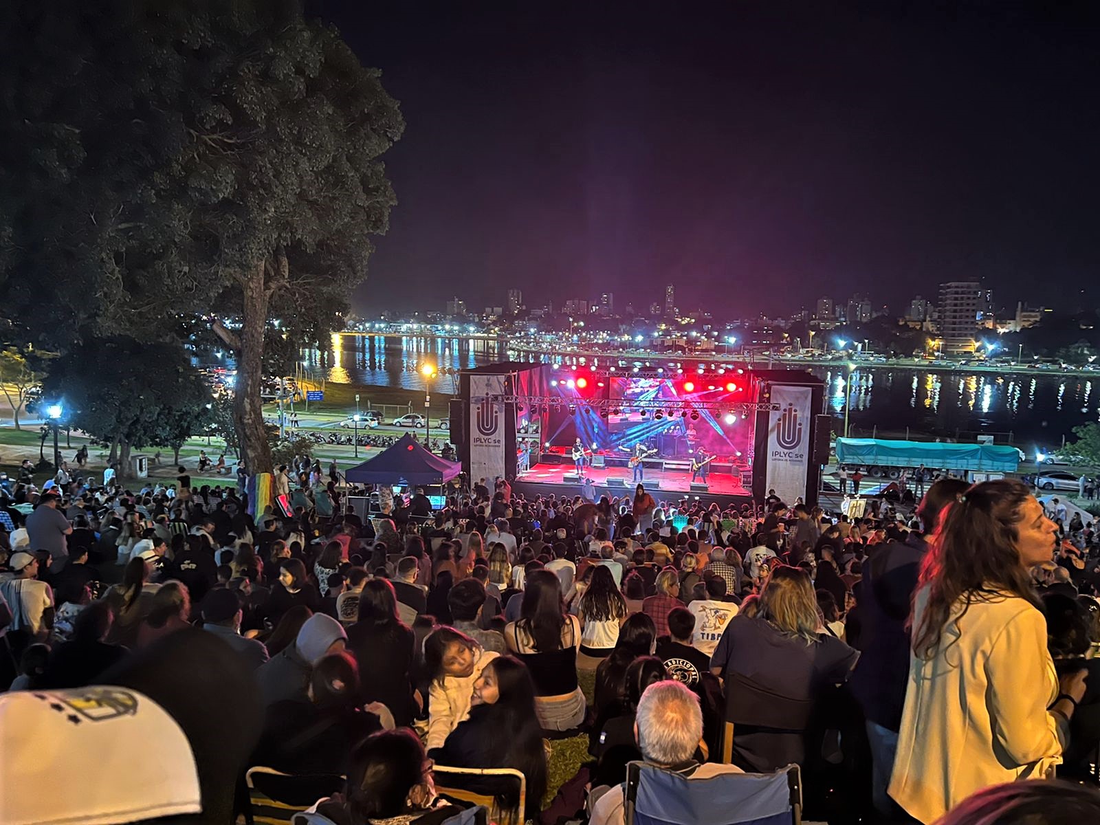 Homenaje a Charly García en El Brete