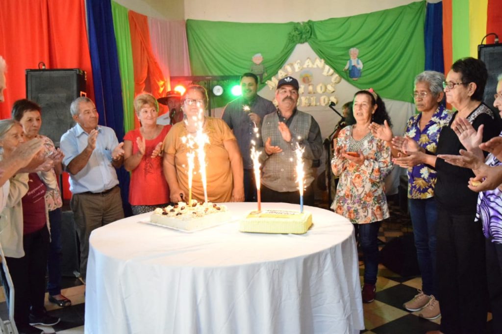 Mateando con los abuelos en Itacaruaré