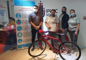 IPLyC Social donó una bici para el Roque