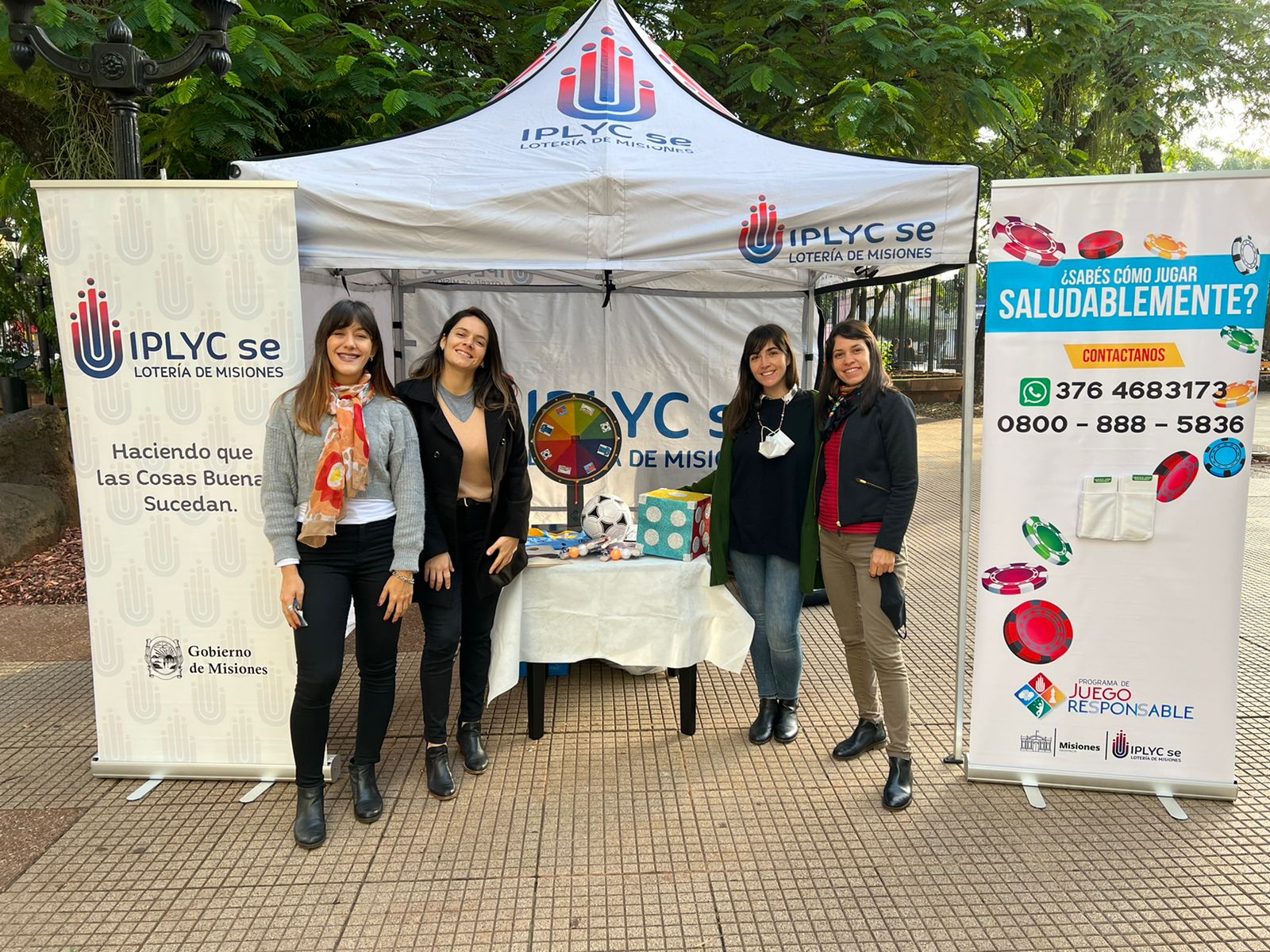 equipo del programa de Juego Responsable en la plaza 9 de Julio de Posadas