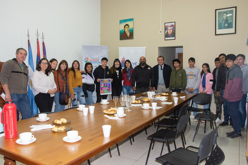 Equipo de Juego Responsable con alumnos y docentes.