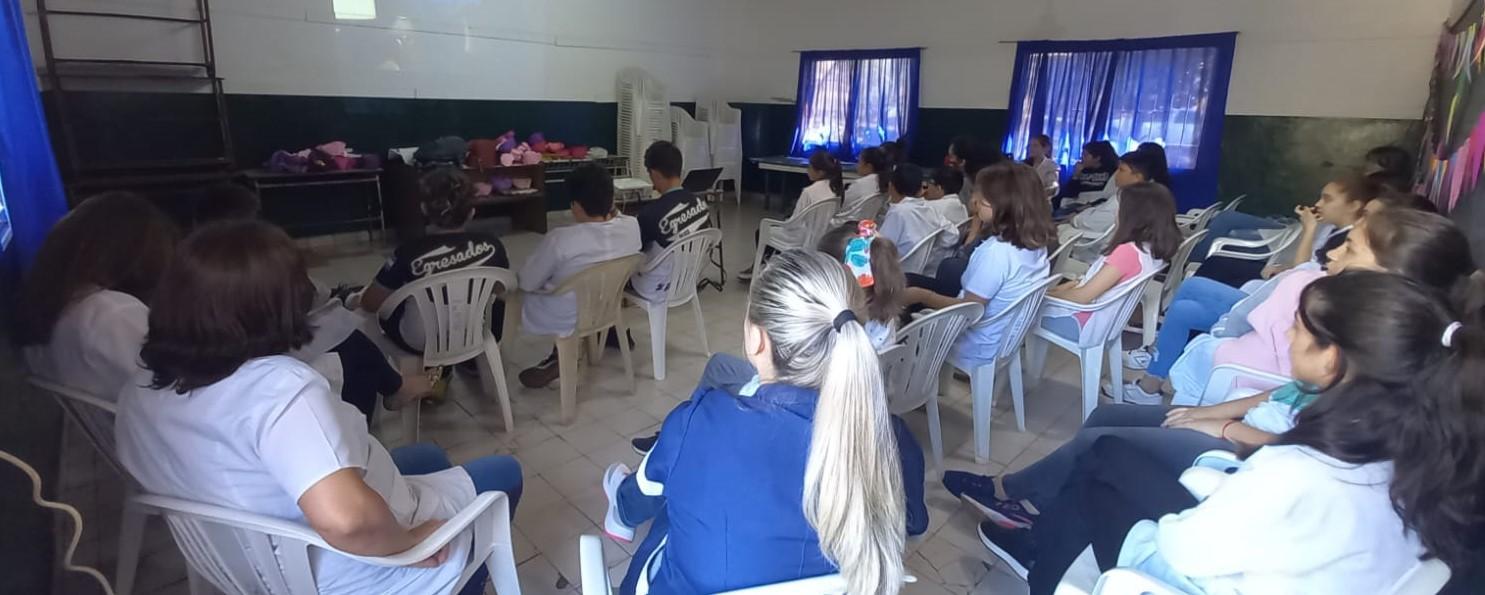 Alumnos durante la charla de prevención de adicciones