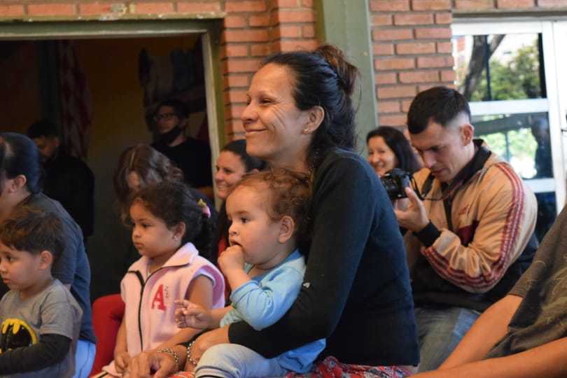 Niños del Hogar de día disfrutando el show