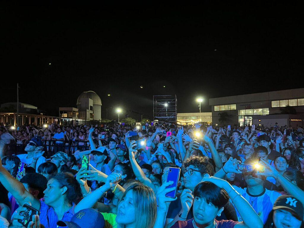 público joven que asistió al show