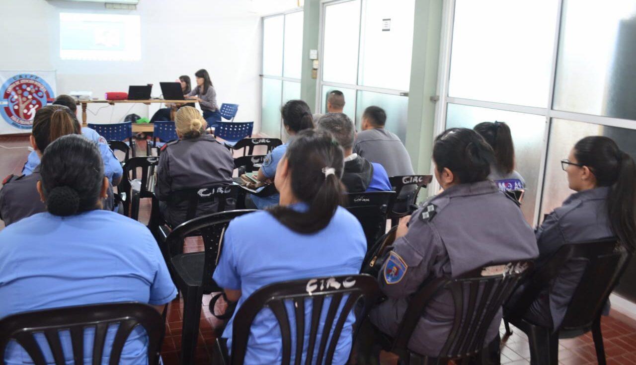 Personal del Servicio Penitenciario Provincial durante la charla de capacitación