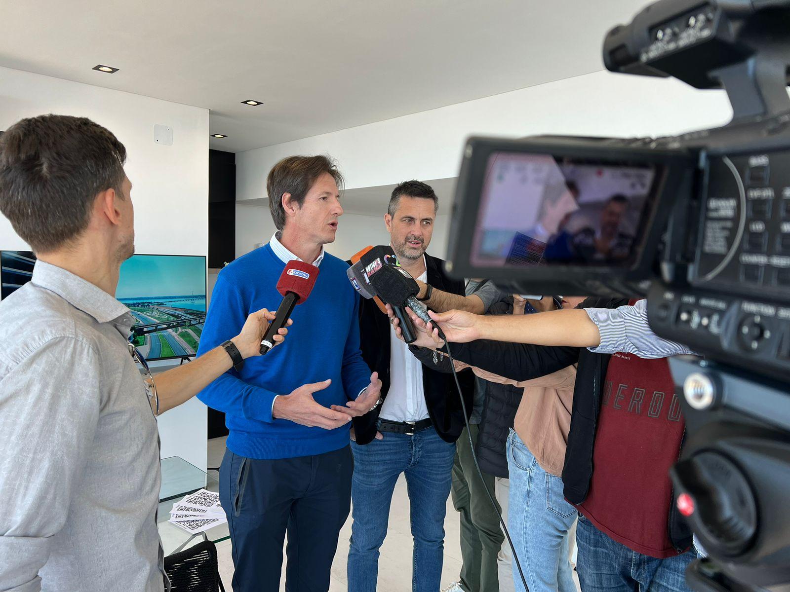 Héctor Decut y Leandro Rosso responden preguntas a la prensa