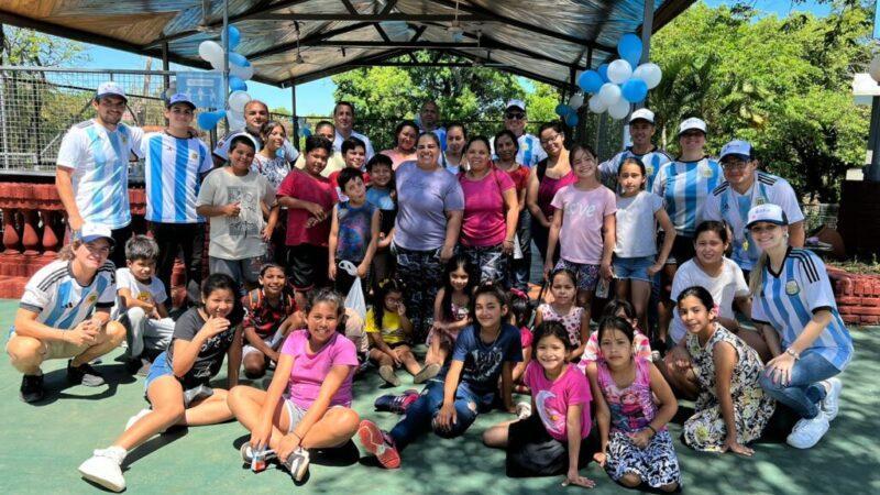 niños, colaboradores del programa y encargados de merenderos