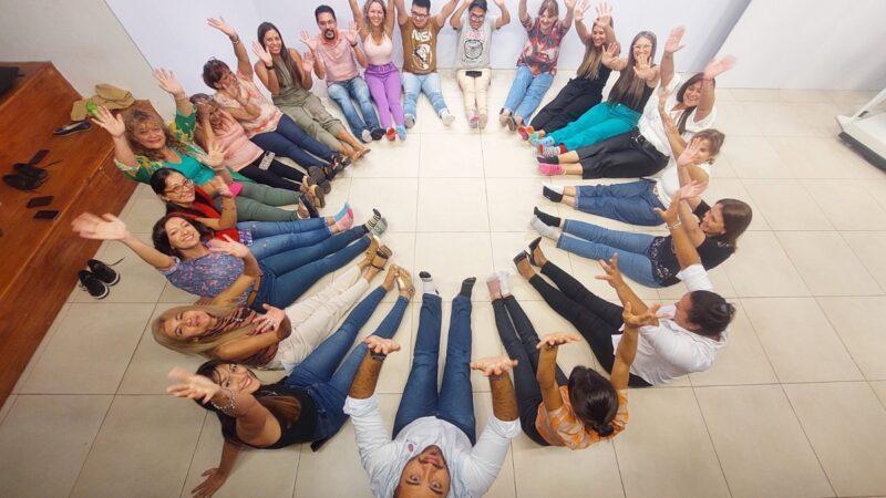 ronda de empleados del IPLyC con sus medias distintas