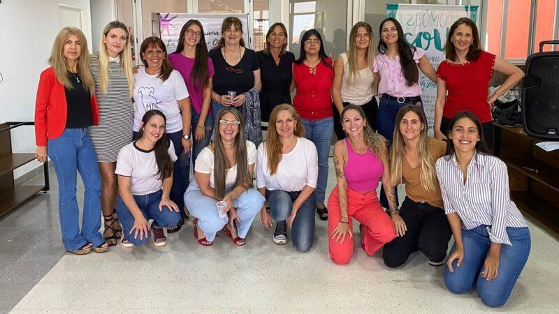 foto grupal del personal femenino del IPLyC que participó del encuentro