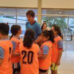 Héctor Decut charla con los niños