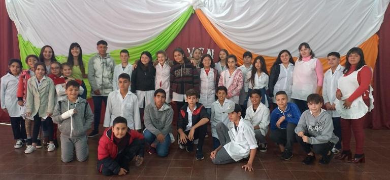 grupo de alumnos de la escuela 281