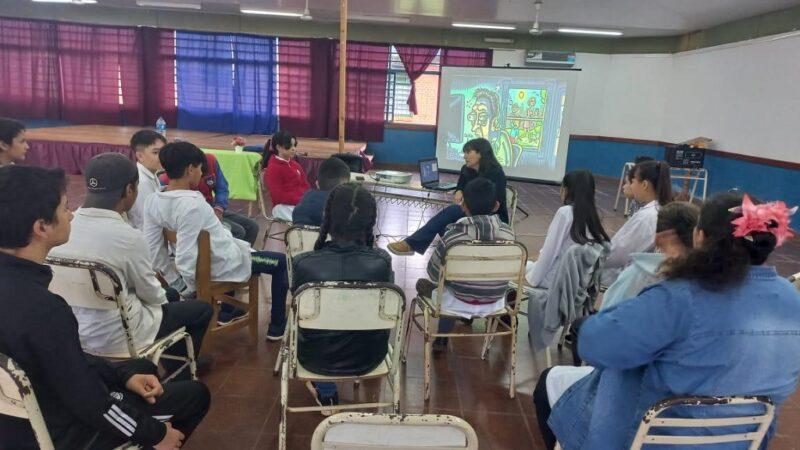 Alumnos de la Escuela 45 durante la charla de prevención.