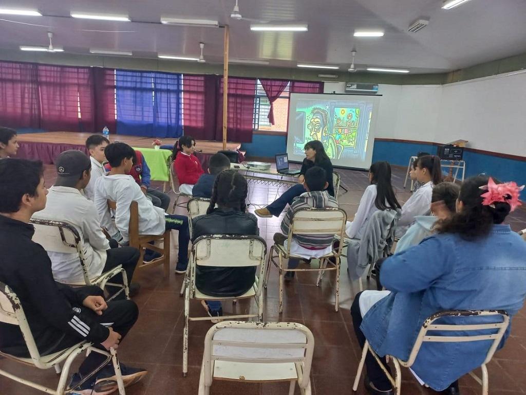 Alumnos de la Escuela 45 durante la charla de prevención.