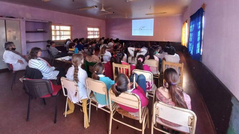 Alumnos de la escuela 529 durante la charla de Juego Responsable