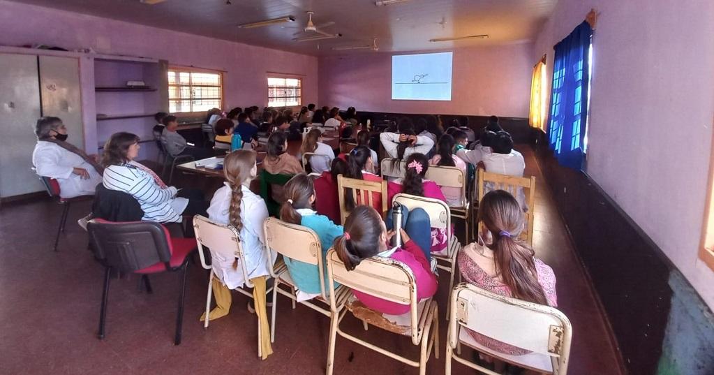 Alumnos de la escuela 529 durante la charla de Juego Responsable