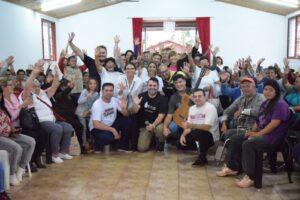 equipo de IPLyC Social mateando con los abuelos de Santa Ana.