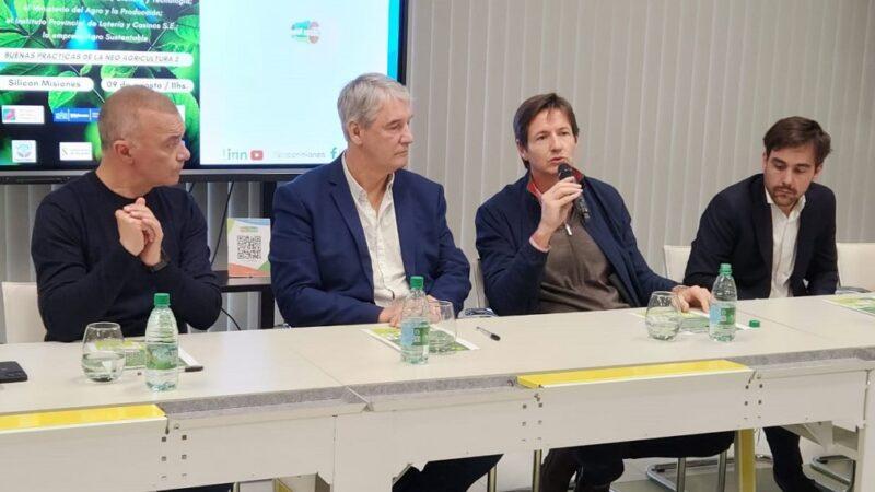 Carlos Arce, Miguel Sedoff, Héctor Decut y Matías Imperiale, durante la firma del acta de colaboración para el concurso Buenas Prácticas de la Neo Agricultura 2.