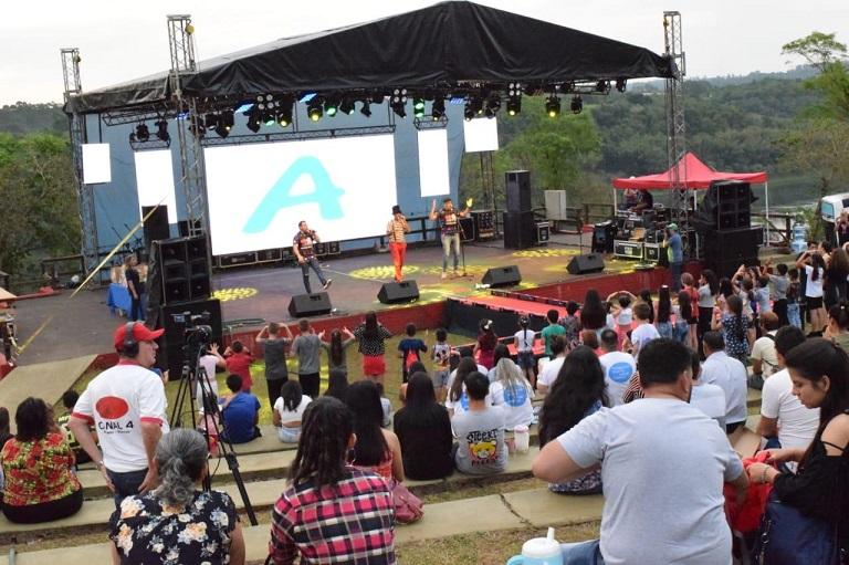 Show de Gurises frente al público en la Expo Eldorado 2023.