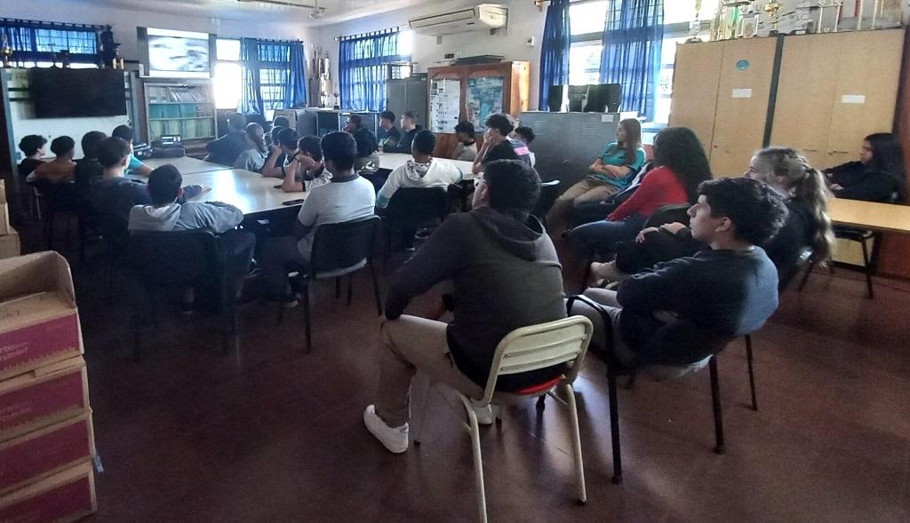 Alumnos de la EPET 10 durante la charla de prevención de adicciones.