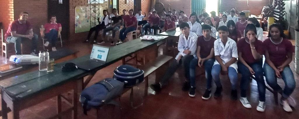 Alumnos de la UGL 3113 durante la charla de prevención de adicciones.