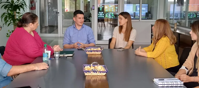 Norma Pagliera, Sebastián Chamorro, Noelia Giménez y directivos.