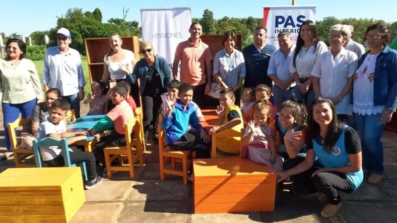 IPLyC Social entregó mobiliario al NENI 2089, niños y colaboradores disfrutan los mismos.