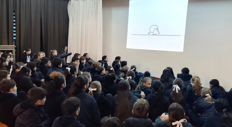Alumnos del colegio Cristo Rey durante la charla sobre prevención.