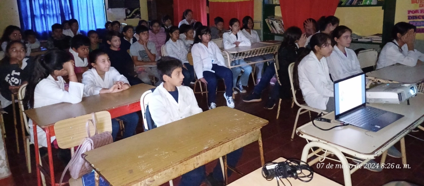 Alumnos del CEP 50 durante las charlas de prevención de adicciones.