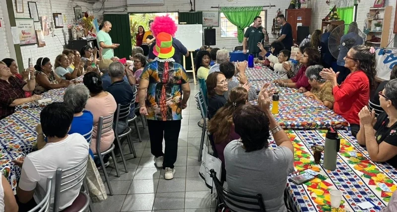 Abuelos del club San Gerardo durante el primer Bingo del Mateando.