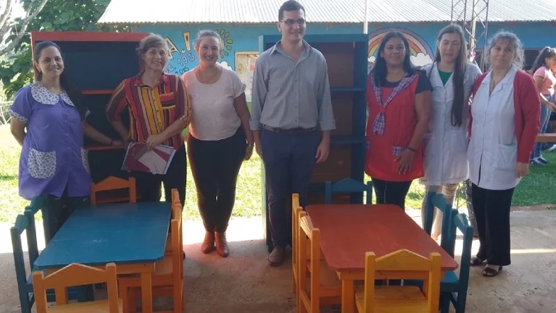 Docentes recibieron sus kits de mobiliario.