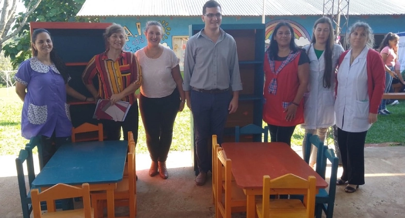 Docentes recibieron sus kits de mobiliario.