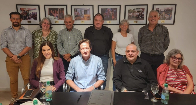 Héctor Decut junto a representantes de la Cámara de Agencieros.