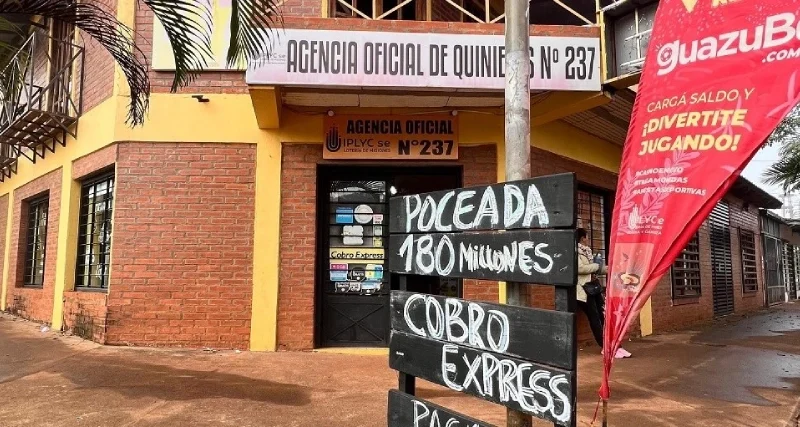 Frente de la Agencia 237, elegida Agencia del mes de junio.