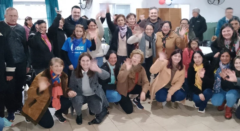 Abuelos de Concepción De La Sierra en el Bingo del Mateando.