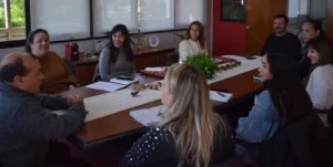 Referentes del Estado provincial durante la reunión sobre juego patológico online en adolescentes.