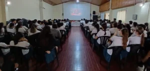 Alumnos durante la charla con Juego responsable.