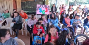 Niños de la Escuela 563 de San Javier junto a sus maestras y Gurises Felices.