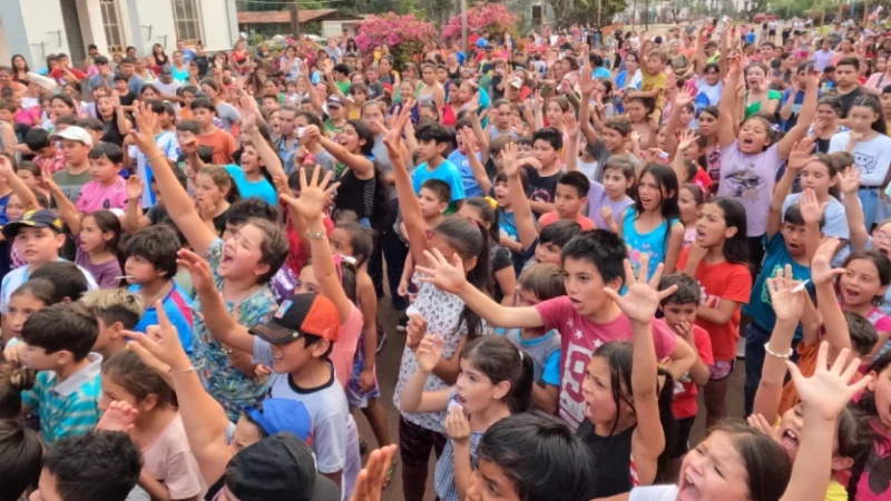 Multitud de niños festejan el Mes de las Infancias con Gurises Felices en Corpus.