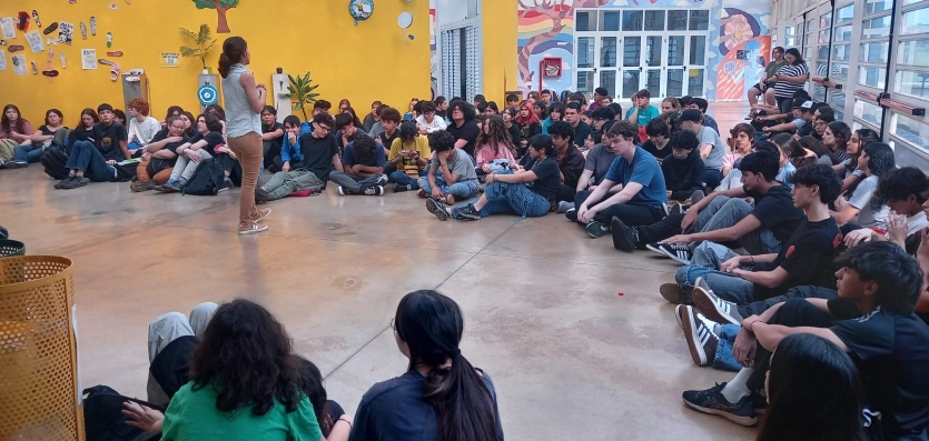 Alumnos de la Escuela de Innovación durante la charla de prevención de adicciones.