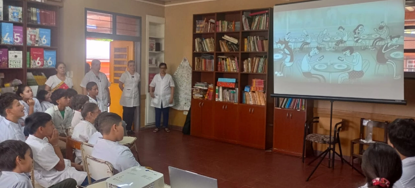 Alumnos de la Escuela 781, durante la charla de prevención. Juego Responsable en Oberá.