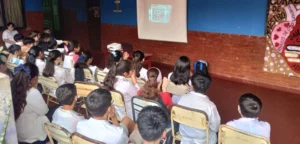 Alumnos de la Escuela 140 de Santo Pipó durante la charla de prevención de adicciones.