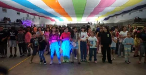 Niños se preparan para participar de un juego. Fiesta Nacional del Gurí Entrerriano.