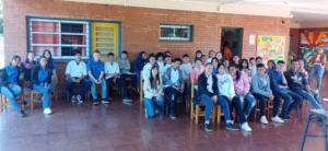 Alumnos de Azara que participaron de la charla sobre apuestas y uso excesivo de dispositivos.