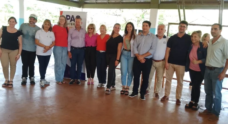 Equipo del PAS Interior junto a IPLyC Social en 25 De Mayo.